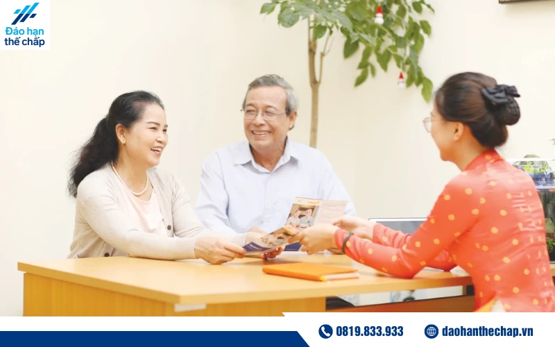 Khách hàng trên 18 tuổi là đã đủ điều kiện vay ngân hàng